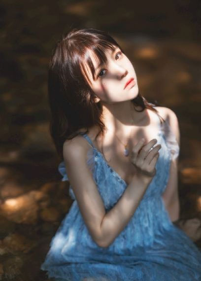 女子高中生的腰姿