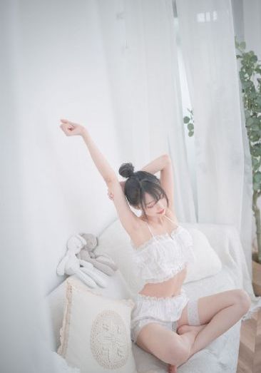 日本人强开乳罩摸双乳吃奶