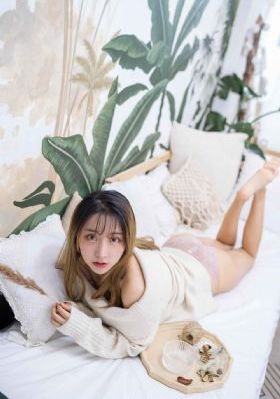 办公室迷人的小秘书